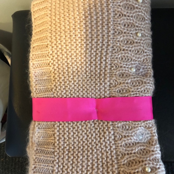 Brand new giftable with tags - Picture 2 of 2